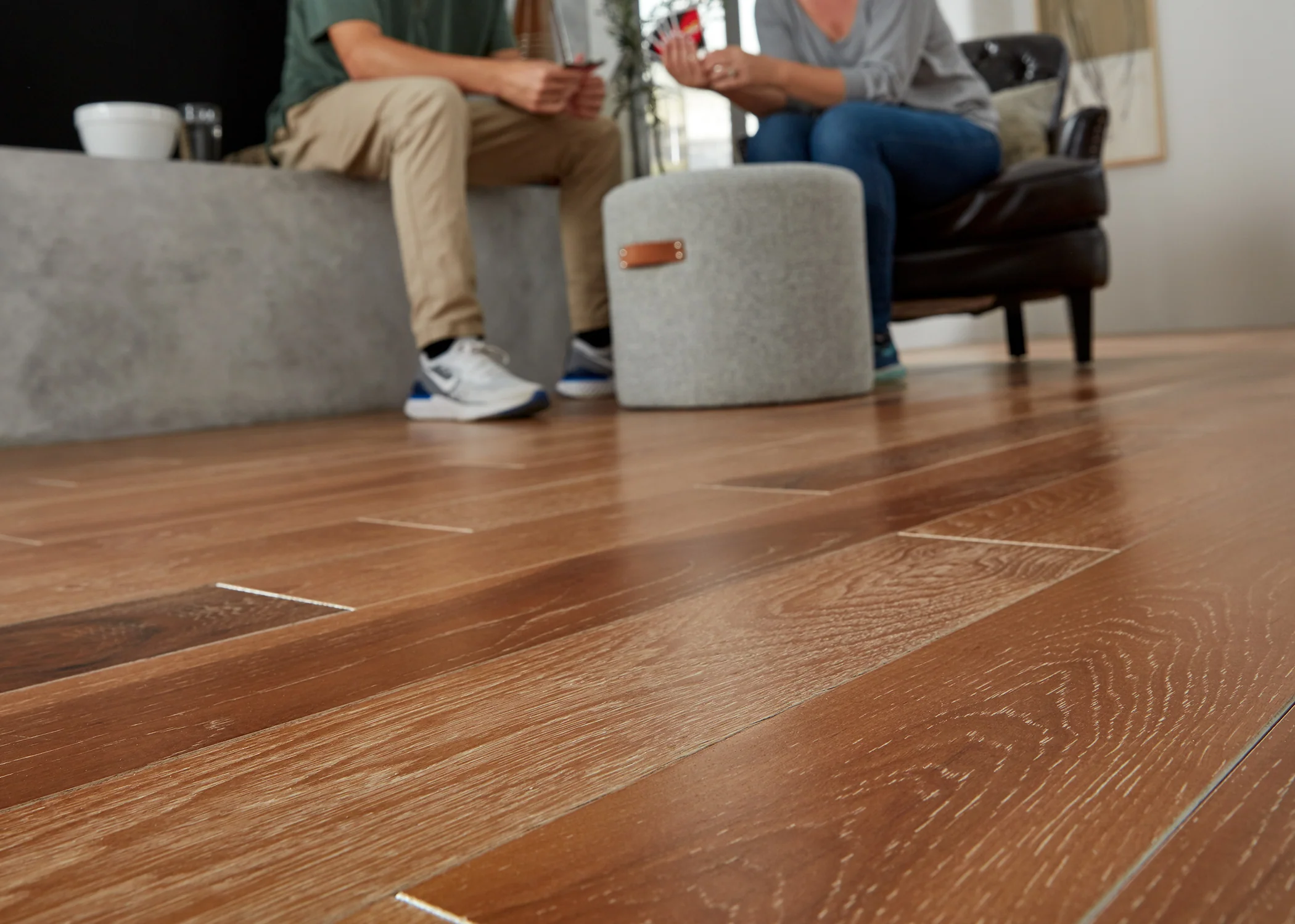 3/4 in. North Hampton Hickory Distressed Prefinished Solid Hardwood Flooring 5 in. Wide - Image 4