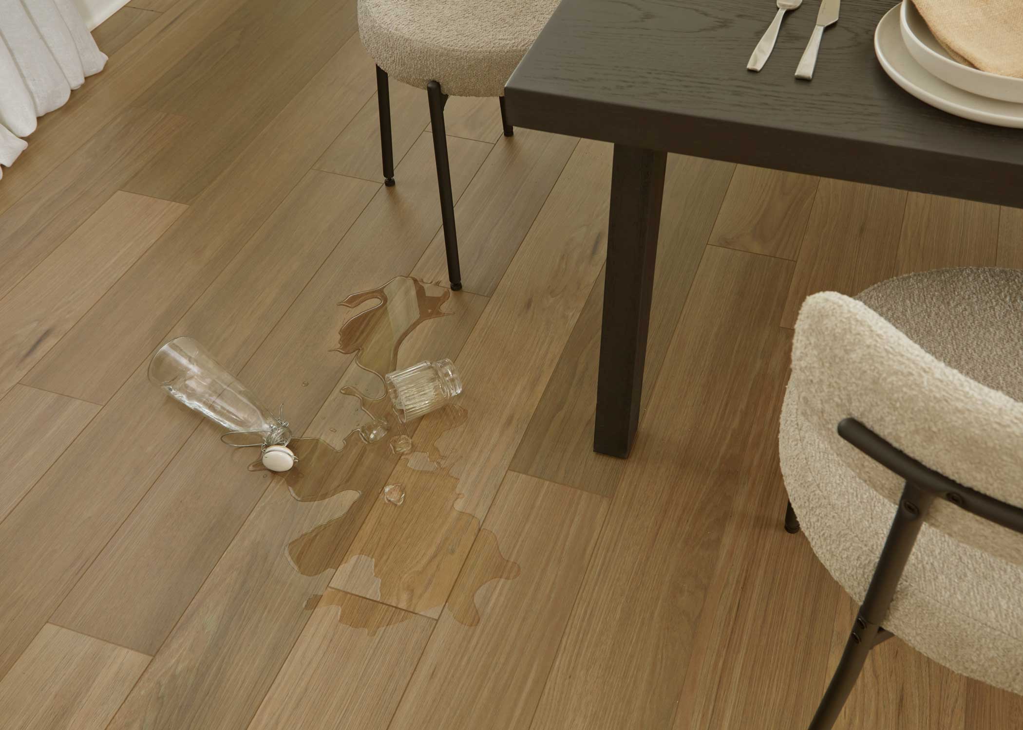 8mm w/pad Tupelo Honey Oak Water-Resistant Hybrid Resilient Flooring - Sample - Image 3