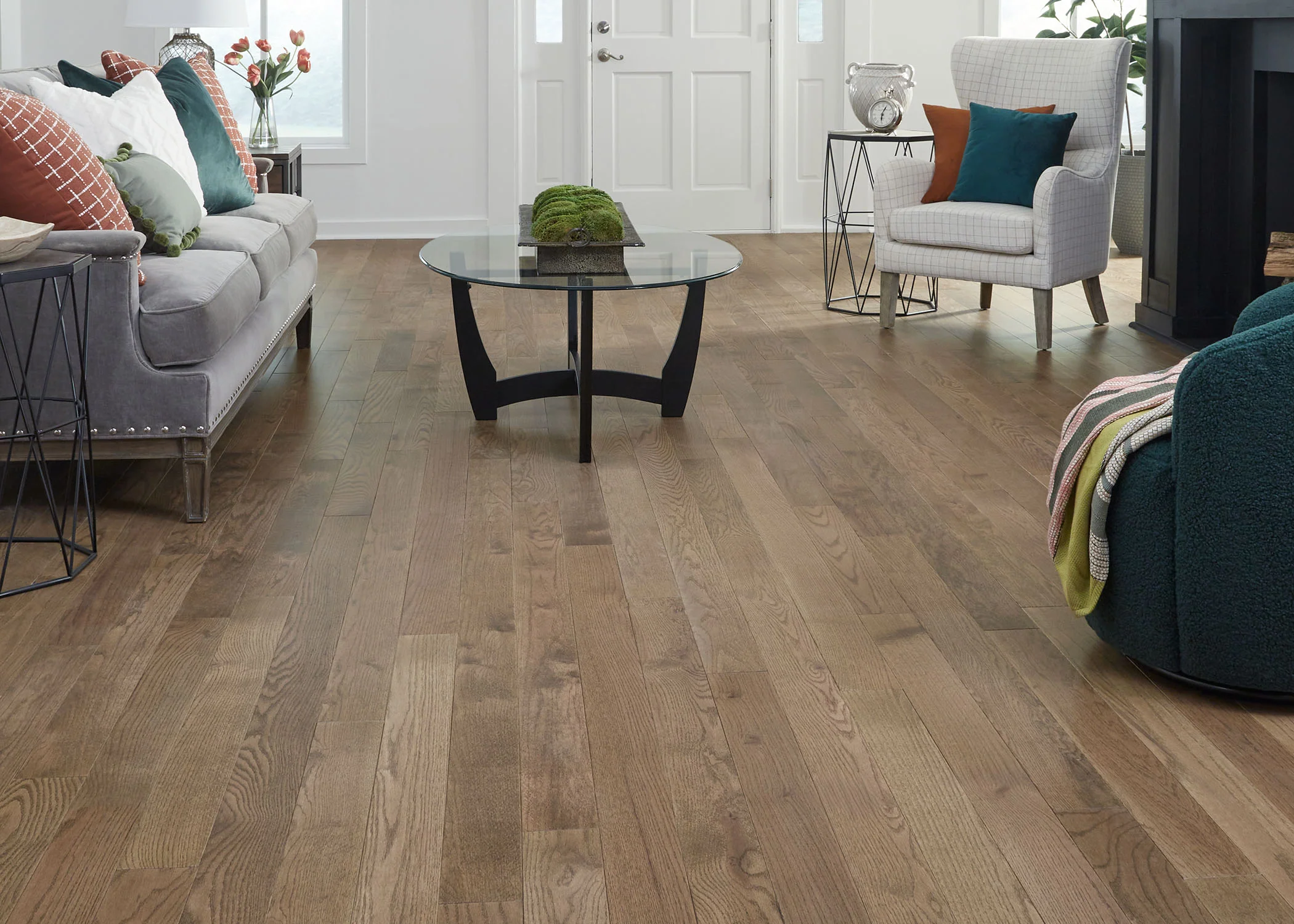 3/4 in. Polar Summit Oak Prefinished Solid Hardwood Flooring 4 in. Wide - Image 4