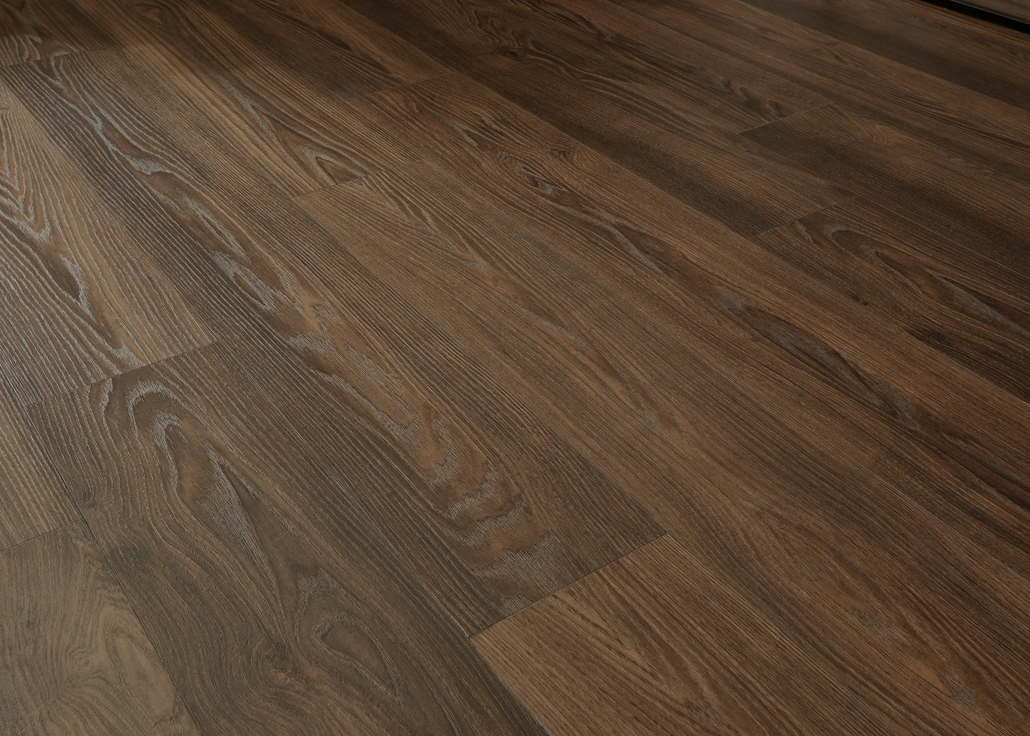 12mm Golden Chestnut w/pad Water-Resistant Laminate Flooring 7.48 in. Width x 50.6 in. Length - Image 4
