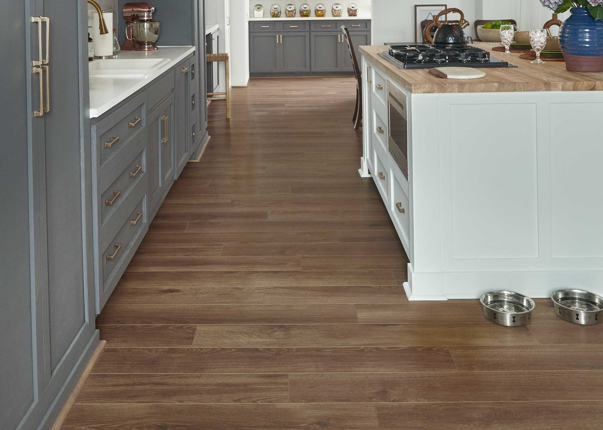 8mm w/pad Hazelton Oak Water-Resistant Hybrid Resilient Flooring 6.97 in. Wide x 50.79 in. Long - Image 3