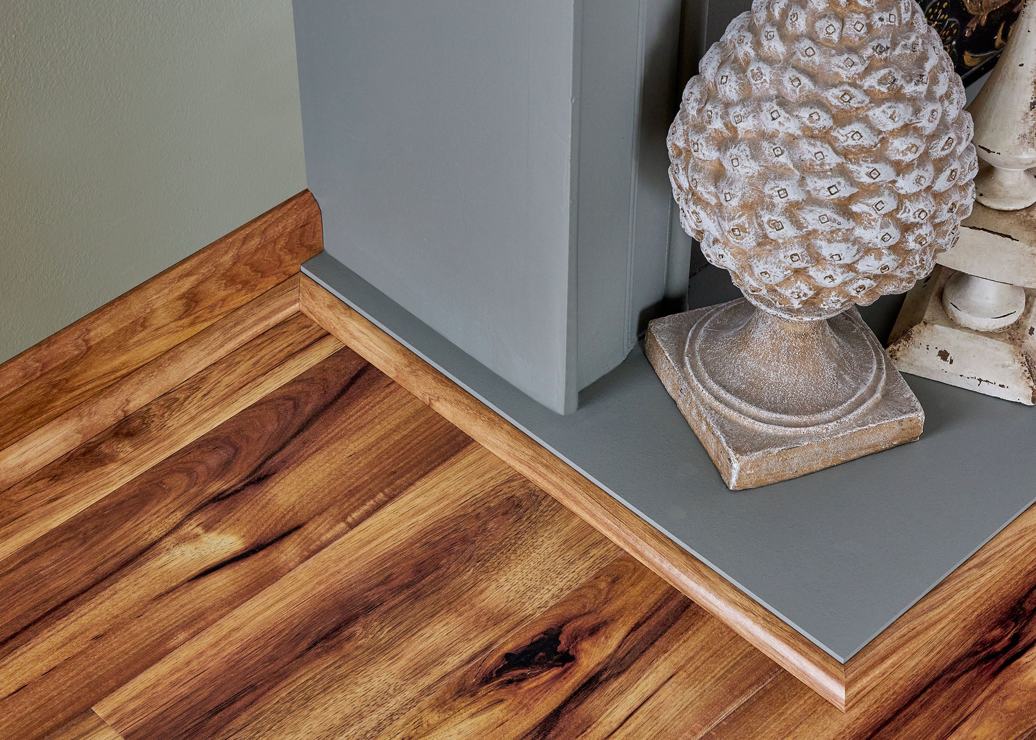 Heard County Hickory Laminate 3/4 in. Tall x 0.75 in. Wide x 7.5 ft. Length Quarter Round - Image 2